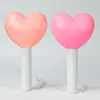 Fábrica de origem bastões luminosos novos em formato de coração personalizados, bastões fluorescentes em formato de coração para shows, bastões de luz de mão para apoio de fãs