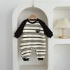 Macacão Novo para Bebê Outono e Inverno com Forro de Lã Roupas para Passeio Listras Tingidas em Fio Tendência Harem de Briquetes Pequenos Roupas para Engatinhar