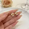 Pendientes de Fuego Artificiales de Perlas de Nicho Estilo Hong Kong con un Diseño Único, Mostrando un Temperamento Sofisticado, Intelectual, Gentil y Elegante, Joyería de Alta Gama