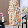 Novo Vestido de Verão Solto e Elegante para Mães Jovens com Barra Larga Saia Estampada de Comprimento Médio Tamanho Grande Manga Curta Saia de Praia