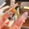 El Anillo Envuelto en Cable de Teléfono Popular de Xiaohongshu es Moderno y Exquisito, Anillo con Diseño Lleno de Diamantes y Circonitas para Mujeres