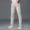 Jeans beige de corte alto de alta gama para hombre de Hong Kong, pantalones ajustados skinny ajustados elásticos de moda, nuevo estilo de primavera y otoño