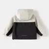 Chaqueta de Doble Capa para Niños 2026 Primavera y Otoño Nueva Chaqueta Cortavientos Infantil para Niños Mayores con Cremallera y Capucha en Bloques de Color