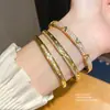Pulseira com Fecho Redondo em Zircônia Banhada a Ouro 18K Real Luxo Leve Moda Versátil Corrente de Mão Nicho Sensação de Alto Padrão Joia de Mão Feminina