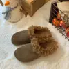 Lã de cordeiro encaracolada para aumentar a altura interna, chinelos de meia com cobertura para a cabeça de inverno com pelúcia extra, chinelos de algodão quentes retrô Maillard para mulheres