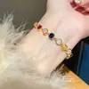 Pulsera Cuadrada de Zirconia con Costura Chapada en Oro Real de 18 Quilates Lujo Accesible Pulsera de Gama Alta Moda Retro Joyería de Mano Versátil para Mujeres