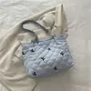 Bolsa Nova Texturizada de Grande Capacidade Outono e Inverno 2025 Bolsa de Ombro Casual Moderna Personalizada Design de Nicho Bolsa Tote