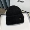Novo Chapéu de Lã com Pelo de Coelho e Logo da Letra m para Mulheres Outono e Inverno Estilo K Versátil Aquececido Chapéu com Proteção de Orelha Chapéu de Tricô com Pelo de Coelho