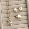 Nuevos Accesorios de Collar de Perlas Barrocas para Mujer Cadena de Suéter Otoño Invierno Lujo Ligero Sentido de Alta Gama Joyería de Cadena para Clavícula