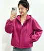 Jaqueta curta feminina com capuz 2026 outono novo estilo coreano solta modeladora manga longa corta-vento casual versátil jaqueta da moda
