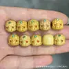 Cráneo de Calavera Tallado en Jade con Pasta Dorada Estilo Tíbet Pescado Accesorio DIY Cuentas Sueltas Semilla de Coco Rudraksha 108 Cuentas Budistas