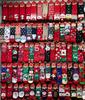 26 Calcetines Navideños Transfronterizos Nuevos de Papá Noel Sorpresa Festiva en Stock, Calcetines Divertidos de Media Caña de Moda al por Mayor de Fabricantes