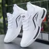 Sapatos Esportivos Tendência de Verão Novos para Homem de Comércio Exterior, Sapatos Casuais Antiderrapantes para Corrida, Sapatos Brancos Respiráveis Confortáveis em Fly-Knit Atacado