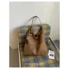 Bolsa de palha trançada marrom para outono e inverno para mulheres, novo estilo 2026, bolsa tote casual e descontraída para o dia a dia
