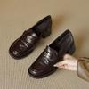 Mocassins Retro Femininos de Camurça com Camélia, Salto Alto, Bico Redondo, Salto Bloco, Slip-On, Outono 2026
