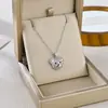 Nuevo producto transfronterizo: Cadena de clavícula elegante y versátil de lujo ligero con incrustaciones de microdiamantes, collar de acero de titanio, accesorio de joyería que no se decolora