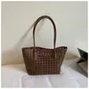 2026 Nova Bolsa Tote Elegante Simples Vazada Transfronteiriça, Bolsa de Ombro Casual Versátil para Mulheres, Bolsa Feminina de Grande Capacidade