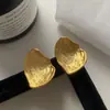 Brincos de metal fosco irregulares estilo vento frio com pino de prata s925, alto senso de temperamento, simples, fashion, brincos de nicho para mulheres