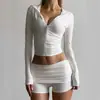 Ropa de Mujer Estilo Americano Nuevas Llegadas de Otoño: Cárdigan con Capucha y Pantalones Cortos Plisados de Tres Cuartos Conjunto de Dos Piezas Moda Deportiva al por Mayor