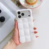 Aplicável à capa do telefone Apple 18promax, nuvem tridimensional de cor sólida, quadrado Yunxiang do iPhone17, capa macia de alta qualidade 16