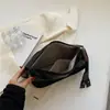Bolsa transversal de couro macio com alça larga, estilo étnico retrô, transfronteiriça, bolsa tipo travesseiro, bolsa de ombro moderna para o dia a dia, bolsa feminina versátil