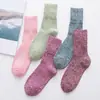Calcetines de lana gruesos y cálidos de color sólido paralelo para mujer de Amazon, calcetines vintage de estilo étnico para mujer al por mayor