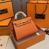 Bolsa Kelly Colorida Mais Vendida no Aliexpress, Bolsa de Mão Feminina Moda Europeia e Americana, Bolsa de Ombro Único Transversal de Alto Padrão para Mulheres