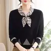 El atuendo de otoño de mamá: Top de punto con cuello en V y lazo, conjunto de camisas base finas elegantes y rejuvenecedoras para mujeres de mediana edad y mayores