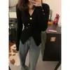 Rojo de principios de primavera Cuello en V Asimétrico Tejido Cruzado Prendas de Punto para Mujer Otoño e Invierno Camisa Base Francesa Top Interior Elegante