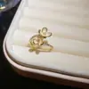 Anillo de Flor de Mariposa de Zircón Brillante de Jardín Monet con Perla Anillo de Dedo Índice de Gama Alta Chapado en Oro Real de 14K Joyería de Mano