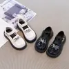 Sapatos de Couro para Meninas 2026 Novo Modelo Moda Infantil Solado Macio Estilo Britânico Sapatos Pretos de Princesa para Meninas Mais Velhas Performance