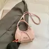 Bolso cruzado de nicho coreano para mujer, bolso de hombro casual versátil, bolso de axila simple y moderno para el día a día, bolso popular para mujer