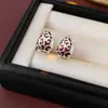 Pendientes de Tuerca Geométricos Estilo Vintage con Aguja Plateada y Diamantes, Pendientes Exquisitos Versátiles con un Toque de Lujo Ligero y Sensación de Alta Gama, Joyería de Diseño de Nicho para Mujer