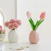 Estilo ins flor de tulipán artificial adorno de escritorio flor de margarita pequeña flor falsa jarrón de cerámica crema decoración de sala de estar dormitorio