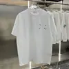Camiseta Branca para Homem com Design Estiloso, Gramatura Pesada, Versátil para o Verão 2026, Top Bordado, Camiseta Casual de Manga Curta com Gola Redonda