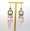 Pendientes familiares de plumas retro de venta caliente de e-commerce de fábrica, pendientes largos de plumas multicolor para vacaciones, diseño con cuentas