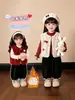 Conjunto Elegante de Colete Espesso Outono/Inverno para Meninas 2026 Novo Conjunto Elegante de Três Peças para Crianças com Lã Roupas Quentes de Inverno