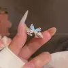 Anillo Mariposa Danza Azul Hielo con Purpurina Azul Super Hada con Circonita para Mujer Anillo de Índice de Nicho Exquisito Anillo Versátil Abrible