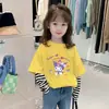 Camiseta Manga Longa Patchwork 100% Algodão para Meninas Estilo Novo Primavera e Outono Desenho Animado Falso Duas Peças para Crianças Médias e Grandes e Bebês