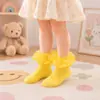 Venta Directa de Fábrica Calcetines de Encaje con Pompón para Baile de Niñas Calcetines Cortos Nuevos Cómodos Calcetines Lindos para Bebé Múltiples Colores Disponibles