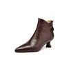 Botines Cortos de Piel Suave Estilo Francés con Punta Aguda para Mujer, Corte en V Adelgazante, Tacón de Gatito, Nuevo Estilo Otoño e Invierno 2026, Botines que Hacen que los Pies Parezcan Más Pequeños