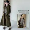 Conjunto de tres piezas para niña estilo coreano: chaleco de piel y pantalón de pierna ancha, conjunto casual de otoño con camiseta básica de manga larga para niños