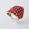 Gorro de estilo coreano para bebés y niños pequeños, sombrero moderno y versátil que cubre las orejas, nuevo sombrero retro de cuadros grandes para otoño/invierno para bebés