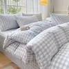 Juego de ropa de cama de cuatro piezas de algodón lavado 100% simple, funda de edredón a cuadros de color sólido nórdico de algodón puro para dormitorio de estudiante