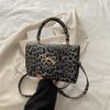 Nova Bolsa de Corrente Texturizada Casual Longa com Estampa de Leopardo Personalidade 2025 Verão Bolsa de Ombro Bolsa de Mão Axilar Bolsa Feminina