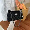 Bolso cuadrado pequeño de cadena de alta gama transfronterizo para mujer, nuevo bolso de hombro para axila de moda 2026, bolso cruzado de nicho para el día a día