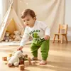 Novo conjunto casual de dinossauro fofo para meninos de comércio exterior, moletom de gola redonda e manga longa, calça jogger de cor sólida, conjunto para primavera e outono