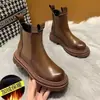 Botas Martin femininas estilosas em estilo britânico, nova coleção outono/inverno 2026, forradas com fleece, solado grosso, botas Chelsea de cano curto justas