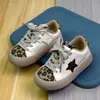 Tênis de Lona Patchwork Estrelado Infantil 2026 Novidades de Outono Tênis Casuais Esportivos Versáteis para Meninas Sapatos de Treino Alemães Antiderrapantes para Meninos