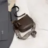 Outono e Inverno Nova Bolsa Transversal de Nicho de Alta Qualidade Bolsa de Ombro Único para Mulher Simples Alça Larga Grande Capacidade Bolsa Transversal Sela Moderna